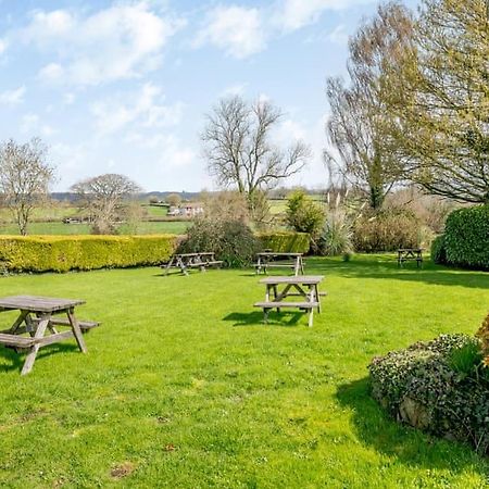 The Burcott Inn Cottages ウェルズ エクステリア 写真
